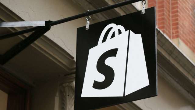 Shopify攜手YouTube 搶攻直播商機(圖片:AFP)