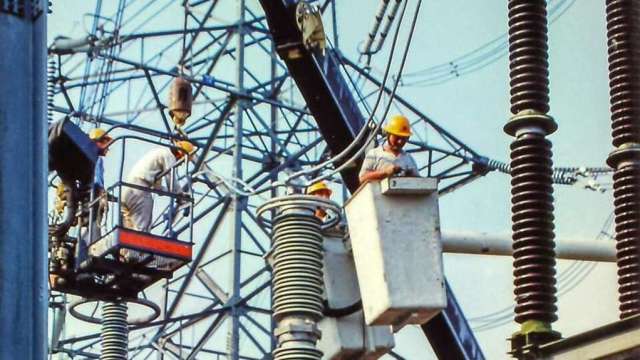 北捷憂電價調漲衝擊營運,台電:盼公用事業共度難關。(圖:AFP)