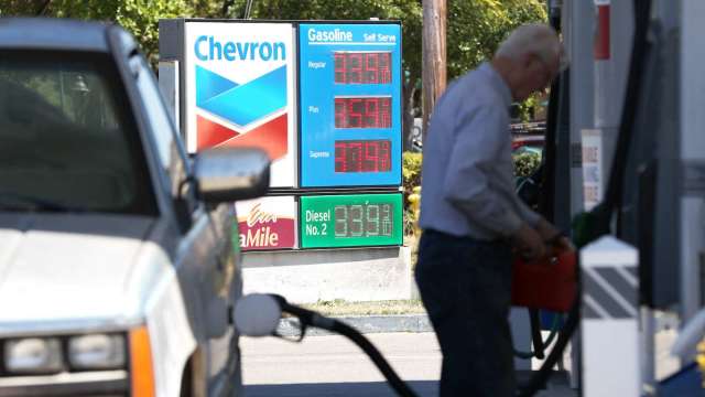 3字頭魔力發威 下周美國汽油需求可望反彈 (圖片:AFP)