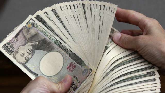 日元持續反彈 兌美元觸及6周新高 空頭快速撤離(圖:AFP)