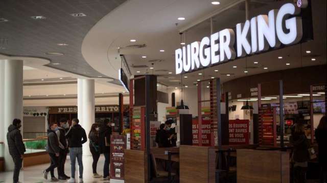 漢堡王等連鎖品牌銷售強勁 母公司上季業績超越預期。（圖：AFP）