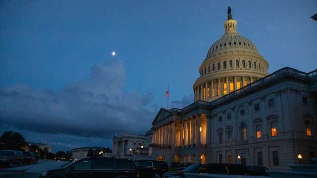 美參院通過通膨削減法案。(圖: AFP)
