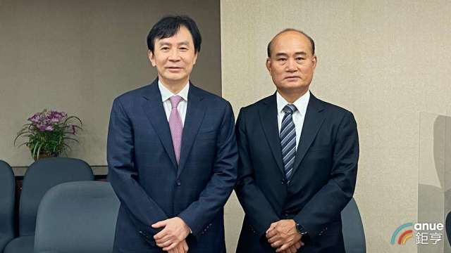 精英董事長鍾依文(左)、副董事長暨總經理王金來(右)。(鉅亨網資料照)