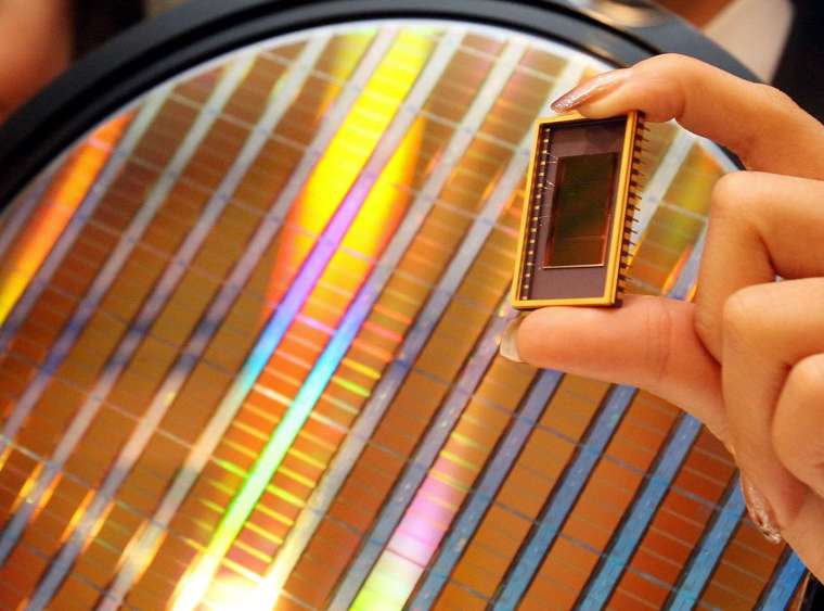 雷蒙多：盼晶片法案吸引高達 4000 億美元的投資 (圖片：AFP)