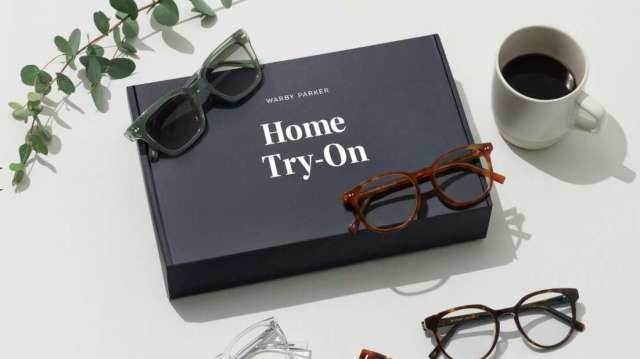 眼鏡製造商Warby Parker調降全年銷售財測。（圖取自公司官網）