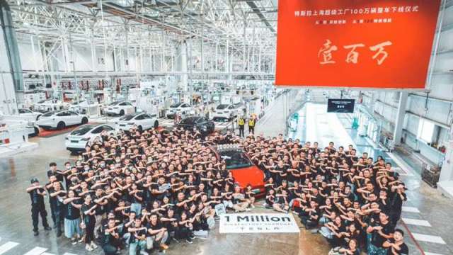上海超級工廠生產第100萬輛電動車。(圖: 馬斯克推特)