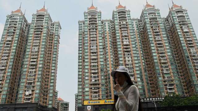 中國開發商大幅削減房地產投資 陷入「求生模式」(圖:AFP)