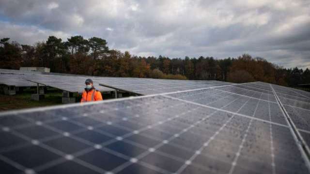 多晶矽供給受限 太陽能產業鏈再掀一波漲價潮。（圖：AFP）