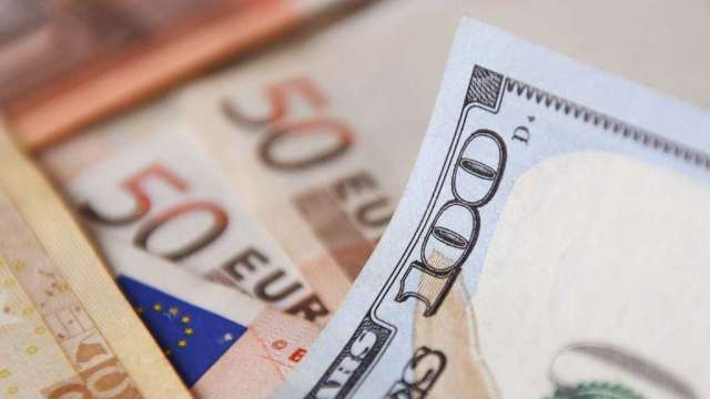 歐元兌美元跌至20年低點。（圖：AFP）