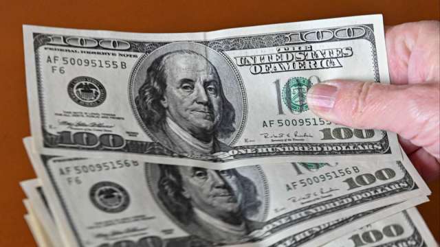 政经危机打压本国货币 阿根廷人民蜂拥买入美元 (图：AFP)(photo:CnYes)
