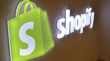 護地盤！Shopify警告商家：別用亞馬遜「Buy With Prime」  (圖片:AFP)