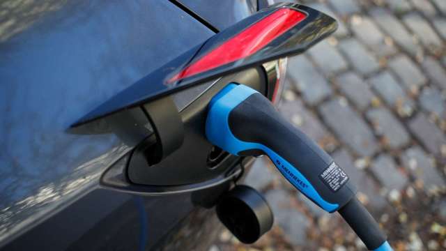 美國電池新創ONE發表新品 成本一半、行駛里程近千公里 (圖片：AFP)