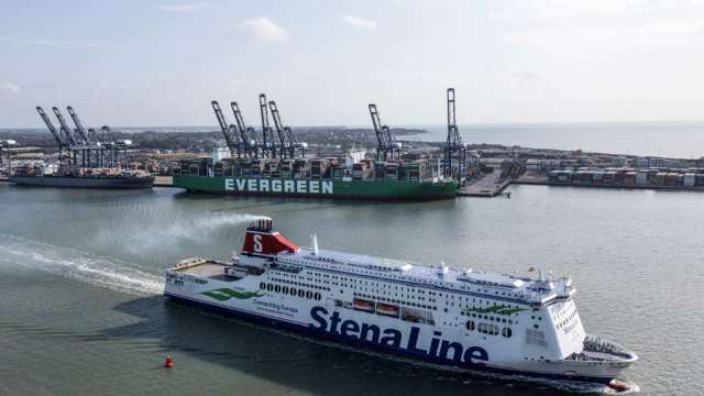 比最大航母長60米 中國船舶交付全球最大貨櫃船給長榮海運(圖:AFP)