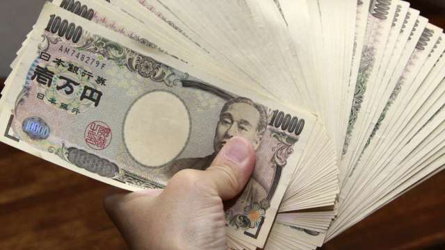 日本財務大臣暗示 今後在必要時將再度干預日元匯率 (圖片：AFP)