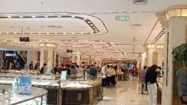 在中國十一國慶連假期間，北京不少店家展開黃金促銷活動。(圖: 中國證券報)