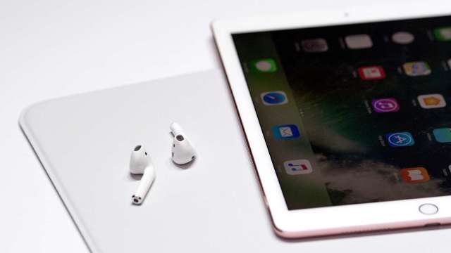 蘋果首度要求供應商將部分耳機生產轉移至印度。(圖: AFP)