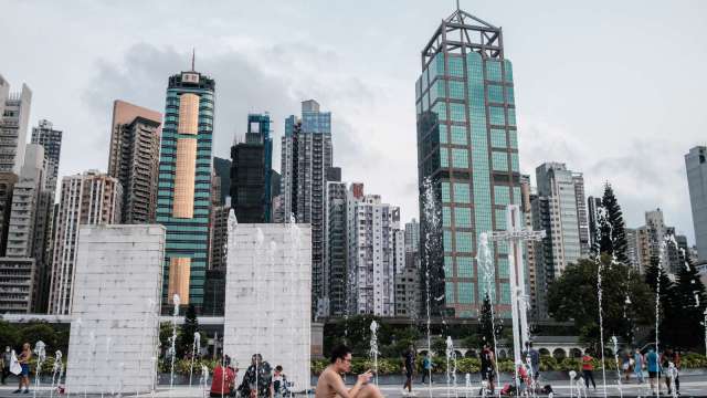 香港房市展望悲觀 高盛預估房價恐再跌三成 (圖：AFP)