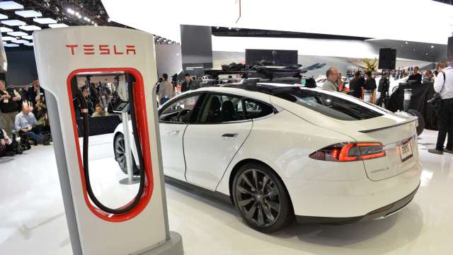 拜登政府撥款28億美元 促進電動車電池生產 (圖片：AFP)
