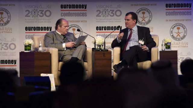 小摩总裁平托（右）：衰退是打击通膨须承担的代价。（图：AFP）(photo:CnYes)