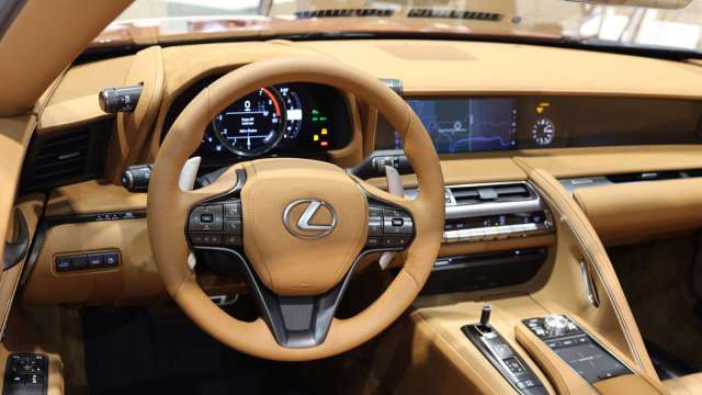 因应晶片短缺 部分Toyota和Lexus车主在交车时暂时只能拿到一个智慧型钥匙 (图片：AFP)(photo:CnYes)