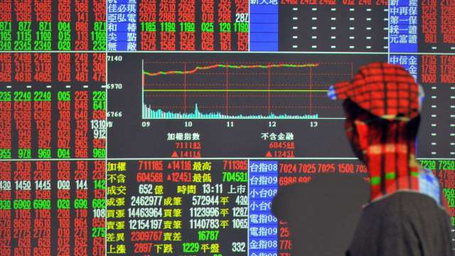 電子、金融聯手攻高 台股漲87點收13037點。(圖:AFP)