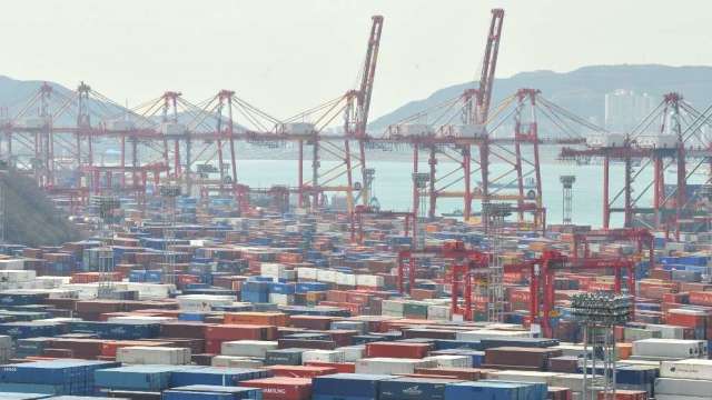 南韓出口兩年來首度下滑 預示全球經濟正在降溫(圖:AFP)