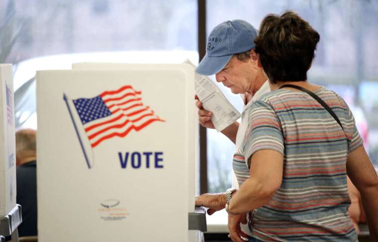 美國期中選舉開票作業正如火如荼進行中。(圖: AFP)