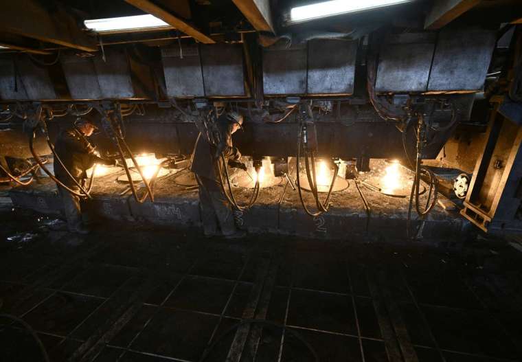 LME 稱將持續監控 LME 倉庫中俄羅斯金屬的流動情況 (圖片：AFP)