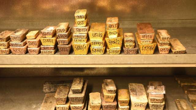 中國可能大買黃金，減輕對美元依賴。(圖: AFP)