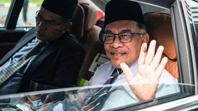 安華獲任命為馬來西亞首相 結束選後政治亂局(圖:AFP)