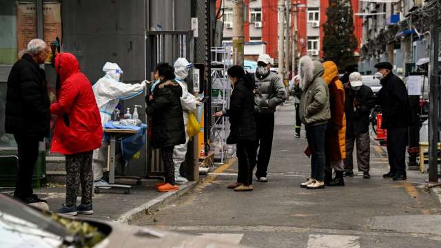 上海、杭州、鄭州不再查驗核酸證明。(圖: AFP)