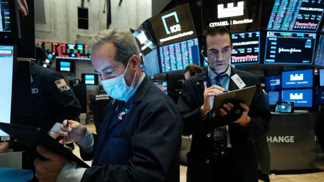 電商、線上旅遊服務業恐放緩 多家股票遭下修評級 (圖片:AFP)