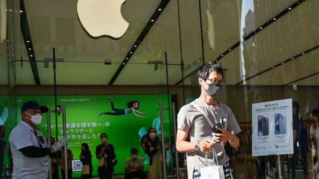 库克访问日本半导体中心 苹果称已在日本投资逾千亿美元(图:AFP)(photo:CnYes)