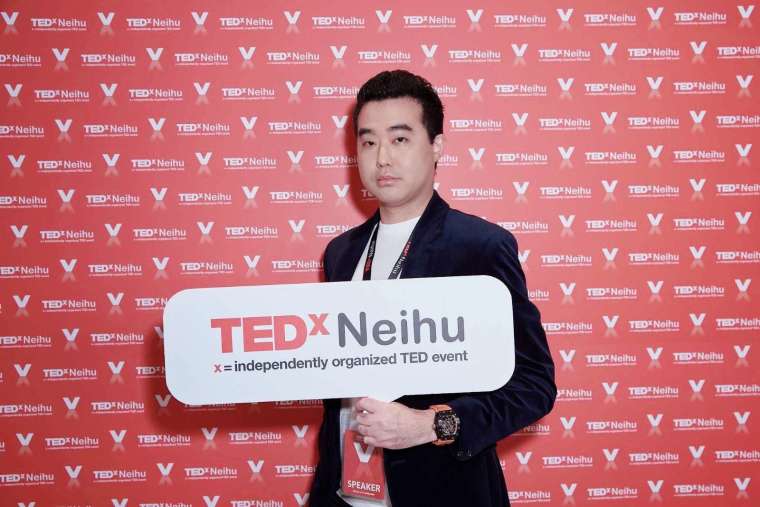 王克瑞受邀登上TED國際舞台分享故事。TEDxNeiHu 很可以影像事務所 提供