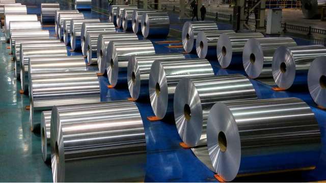 大成鋼看好，明年金屬需求回歸正常，鋁捲板出貨估回升4成。(圖：AFP)