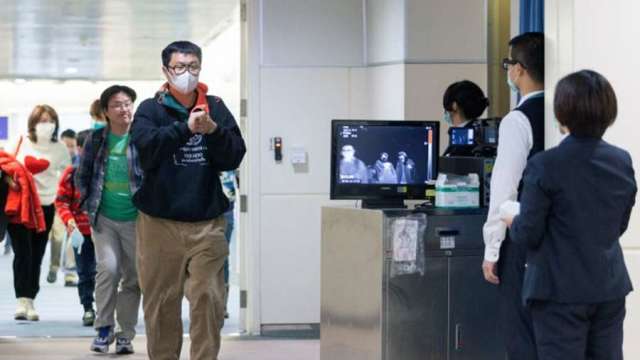 指揮中心：中國入境旅客須採唾液PCR 元旦起實施。(圖：AFP)