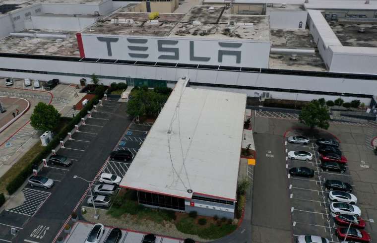 全球电动车龙头特斯拉 (TSLA-US) 今年股价暴跌 69.20% (图片：AFP)(photo:CnYes)