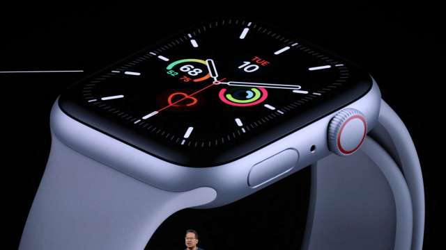 傳蘋果Apple Watch 2025年升級為MicroLED螢幕 (圖片：AFP)
