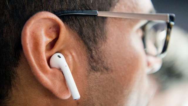 鴻海子公司鴻騰傳可望取代歌爾 成為AirPods 新組裝廠。(圖：AFP)