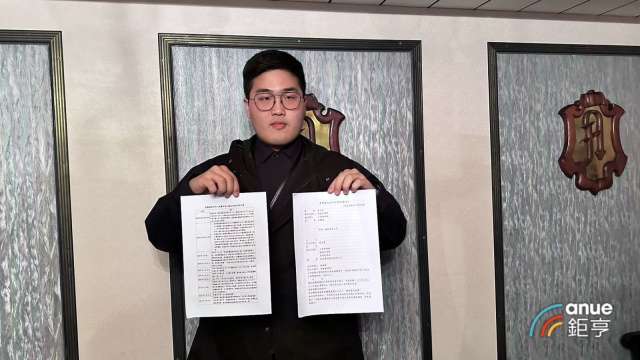 全球人壽前董事徐乃成委任律師王俊翔。(鉅亨網記者陳蕙綾攝)