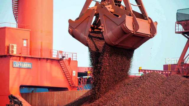 〈商品報價〉傳中國將再度減產粗鋼 鐵礦砂重挫2%、BDI轉跌2.6%。(圖:AFP)