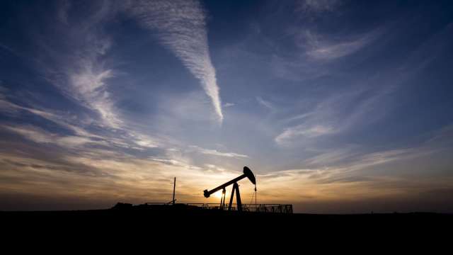 〈能源盤後〉投資人獲利了結 國際油價從兩周多高點回落 (圖:Shutterstock)