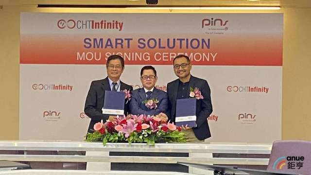 中華英飛能航太科技集團(CHT Infinity)與印尼國家電信集團Telkom Indonesia子公司PINIS Indonesi簽署合作意向書。(鉅亨網記者沈筱禎攝)