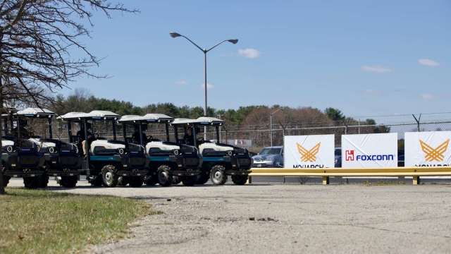 鴻海代工自駕純電農用曳引車 首批正式交貨給客戶。(圖：鴻海提供)