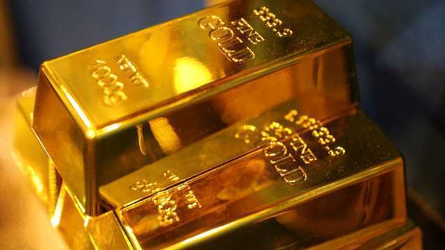 Gold prices drop from record high as market becomes overbought – Insights from Anue tycoon