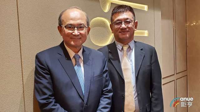 中菲行總經理邱鈞榮(左)與海運副總經理林永川(右)。(鉅亨網資料照)