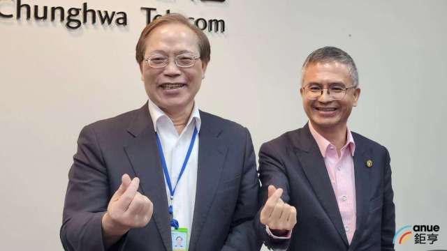 左為中華電董事長謝繼茂、右為總經理郭水義。(鉅亨網資料照)