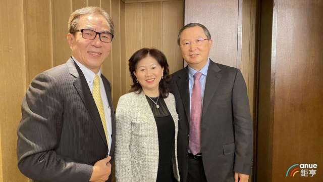 左至右為漢達總經理陳俊良、資深副總張美芳、董事長劉芳宇。(鉅亨網資料照)