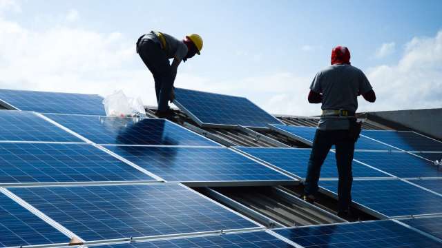 美參院表決推翻東南亞4國太陽能關稅豁免 拜登估動用否決權 (圖:Shutterstock)