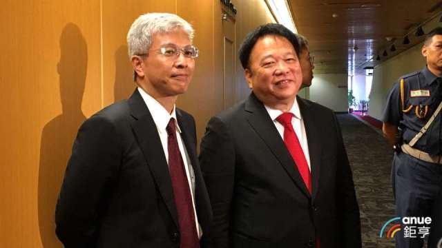 左起為TPK宸鴻總經理謝立群、董事長江朝瑞。(鉅亨網資料照)